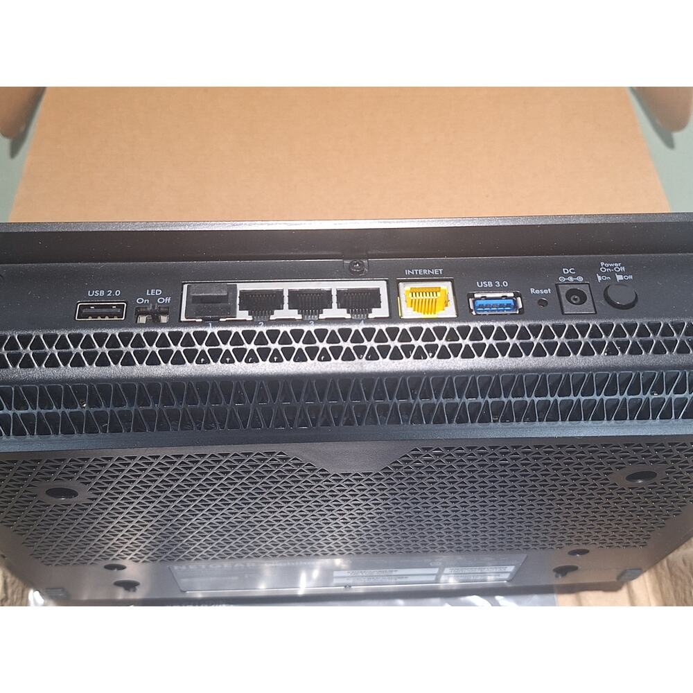 NETGEAR Nighthawk X6 AC3200 Tri-Band WiFi Router R8000 Tested w/ Box NM - Picture 5 of 8